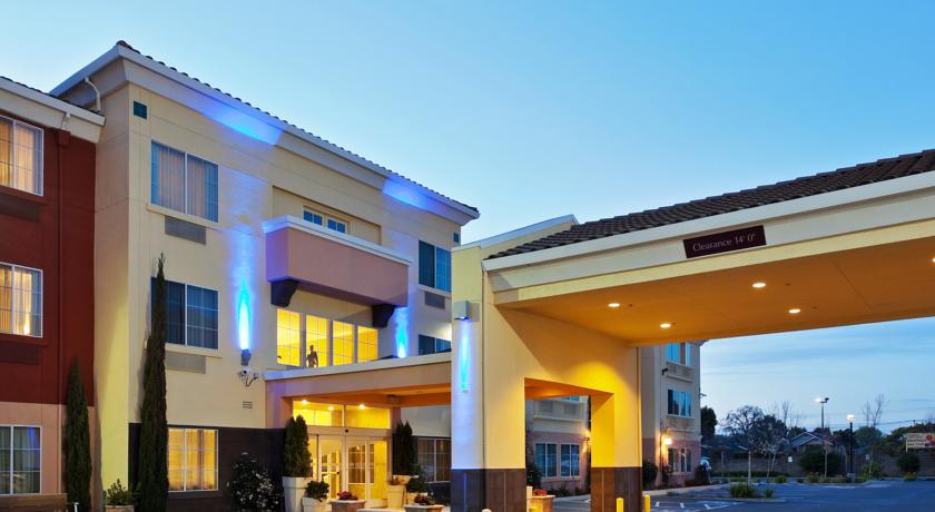Holiday Inn Express & Suites Berkeley, an IHG hotel