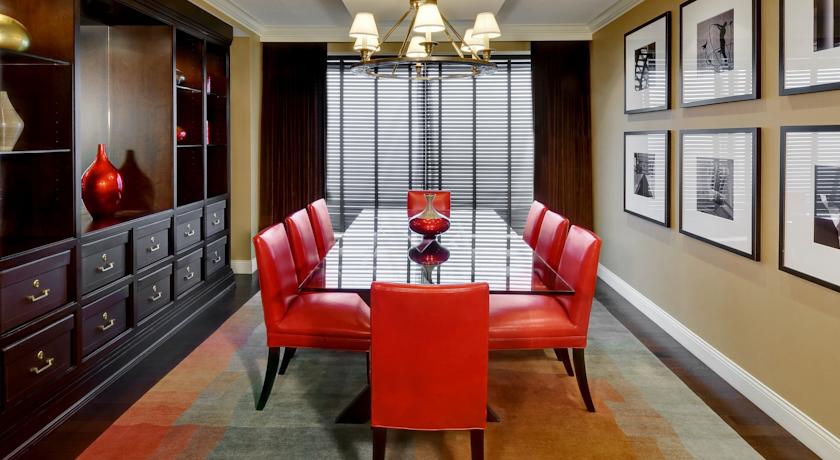 Sheraton Gateway Hotel in Toronto International Airport