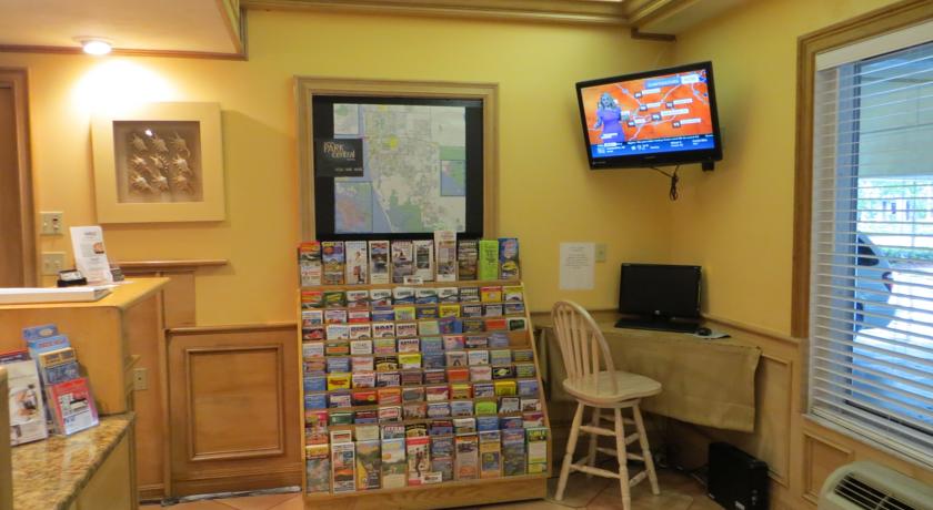 Naples Park Central Hotel