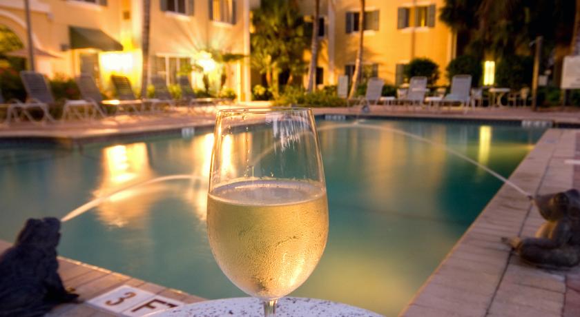 Hawthorn Suites by Wyndham Naples