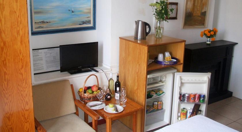 Kiniras Hotel & Restaurant