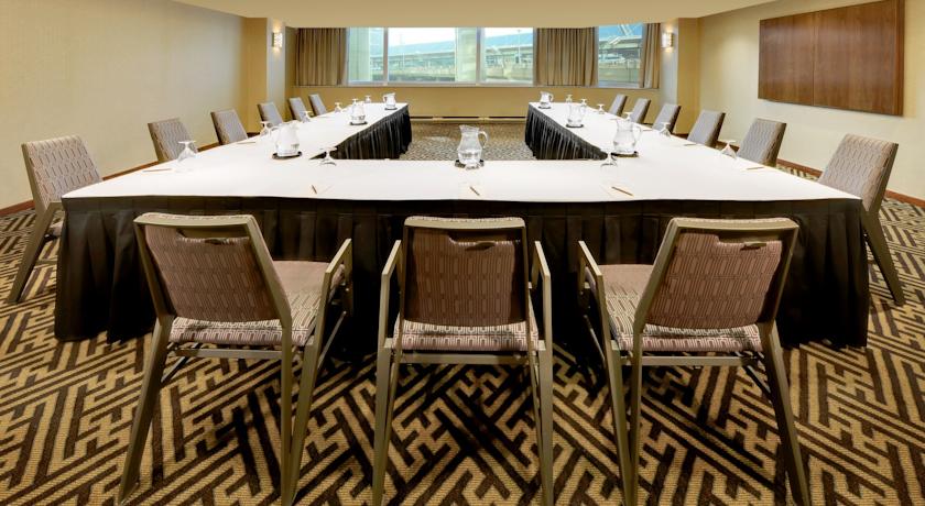 Sheraton Gateway Hotel in Toronto International Airport