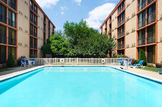 Wyndham Garden Newark Airport