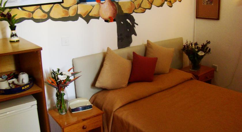 Kiniras Hotel & Restaurant