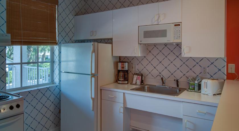 Olde Marco Island Inn & Suites