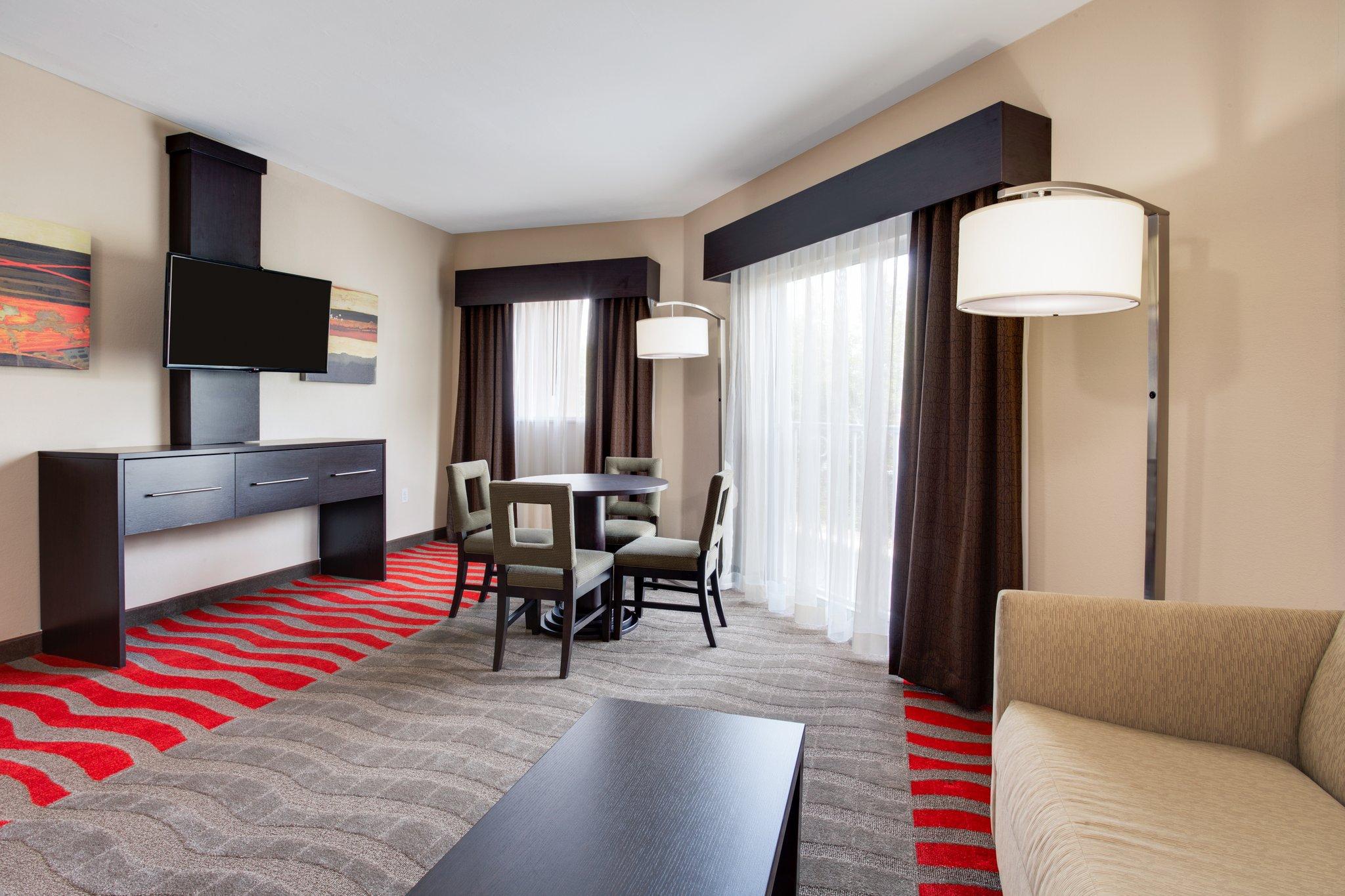 Holiday Inn Express & Suites Naples Downtown - 5th Avenue By IHG
