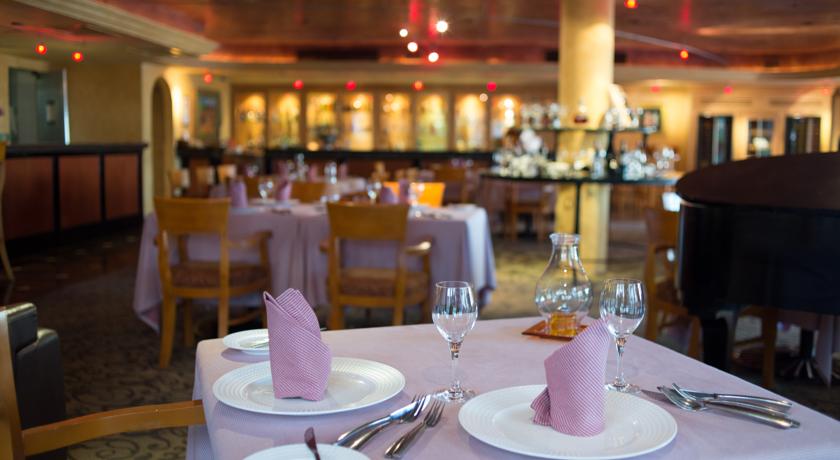 Villa La Estancia Beach Resort & Spa