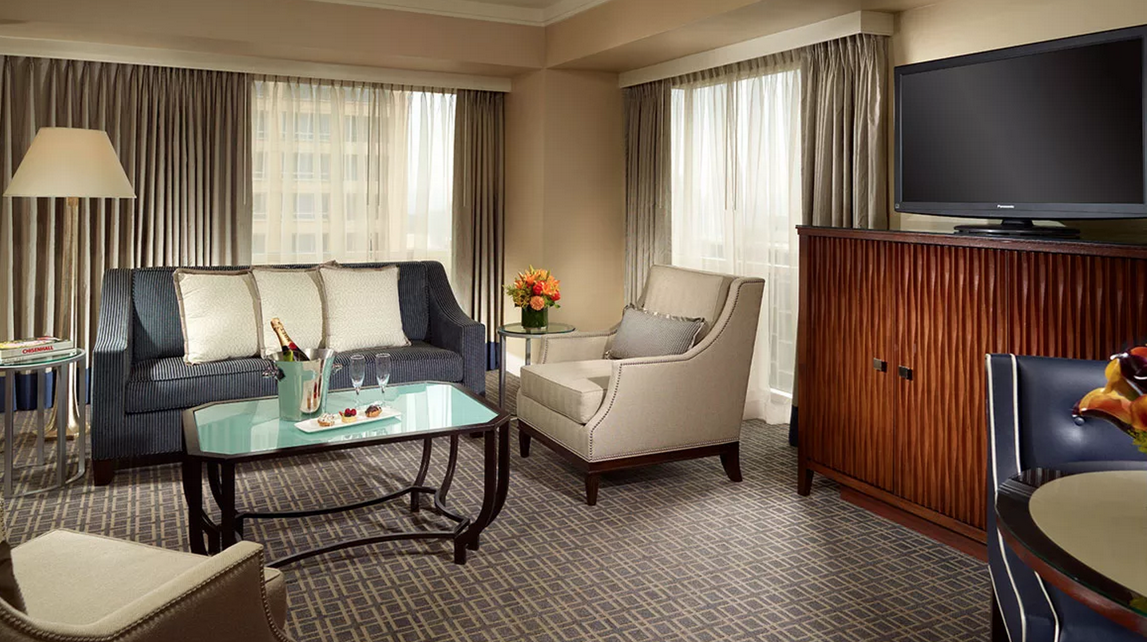 Omni Los Angeles Hotel At California Plaza