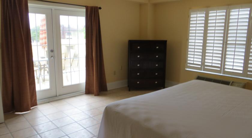 Naples Park Central Hotel