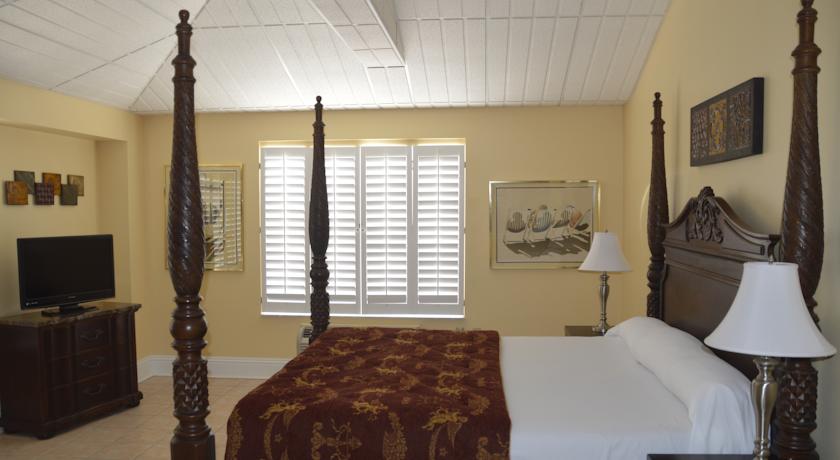 Naples Park Central Hotel