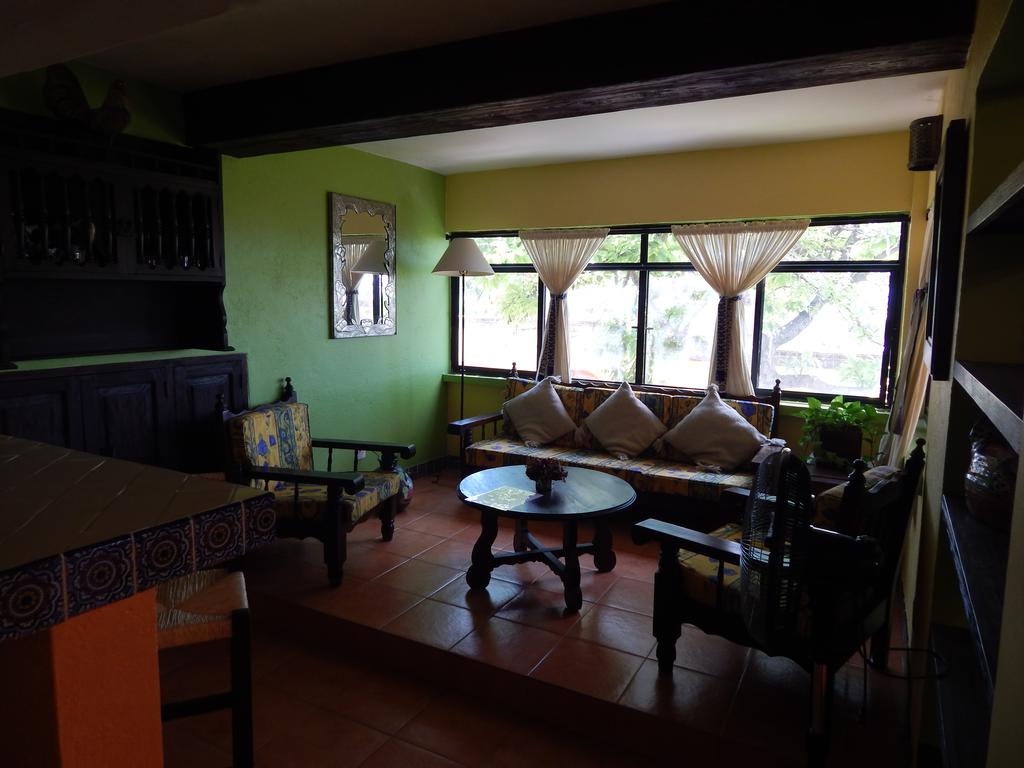 Casa Mia Suites Apartments