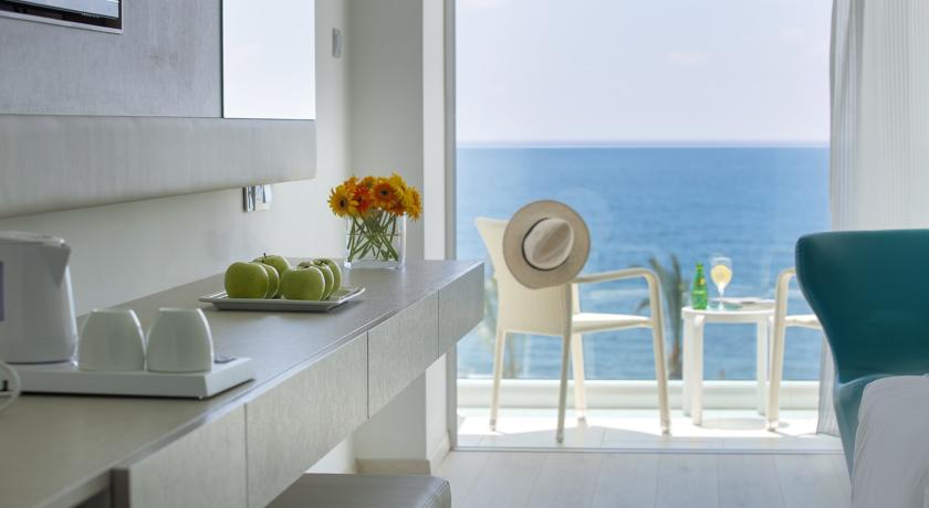 King Evelthon Beach Hotel & Resort