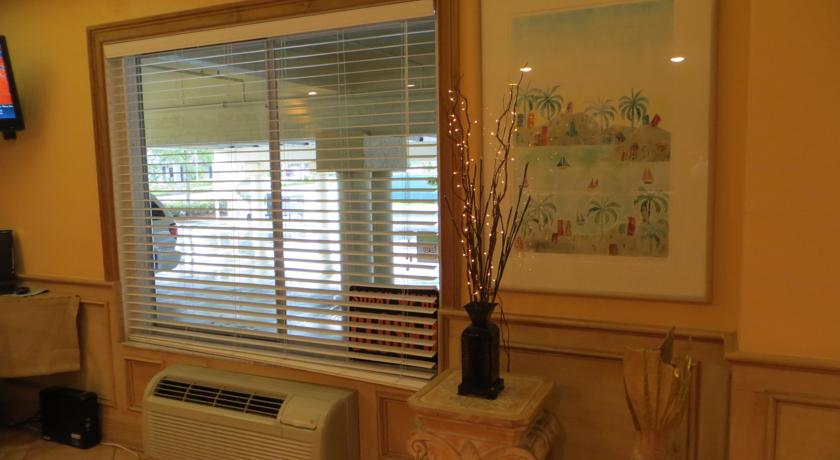 Naples Park Central Hotel