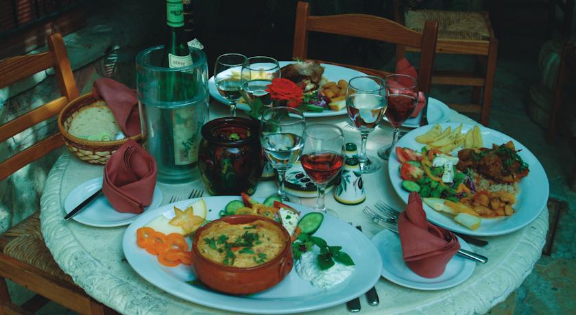 Kiniras Hotel & Restaurant