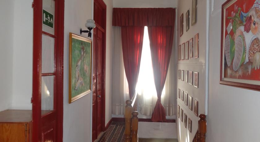 Kiniras Hotel & Restaurant