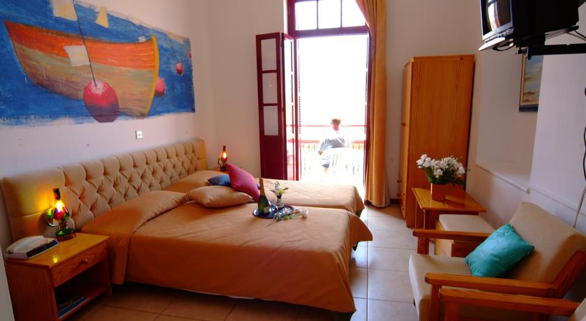 Kiniras Hotel & Restaurant