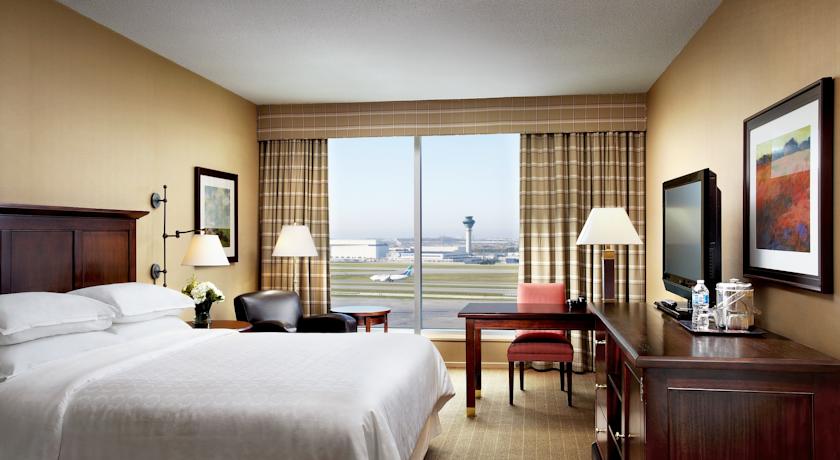 Sheraton Gateway Hotel in Toronto International Airport