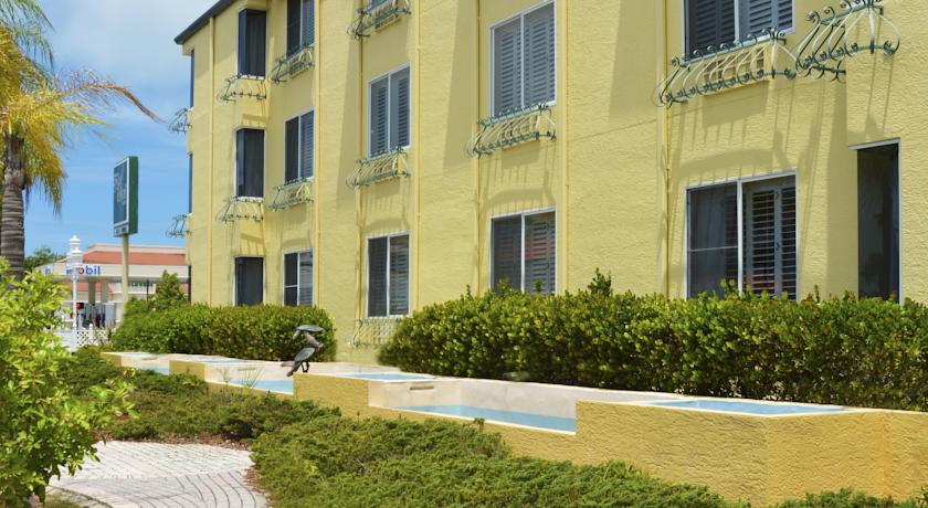 Naples Park Central Hotel