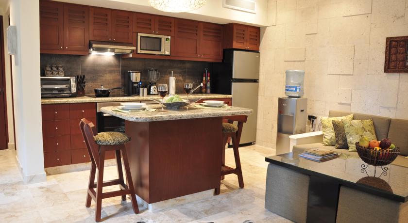 Maya Villa Condo Hotel & Beach Club