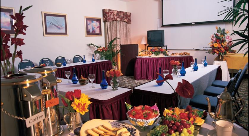 Holiday Inn Express & Suites Berkeley, an IHG hotel