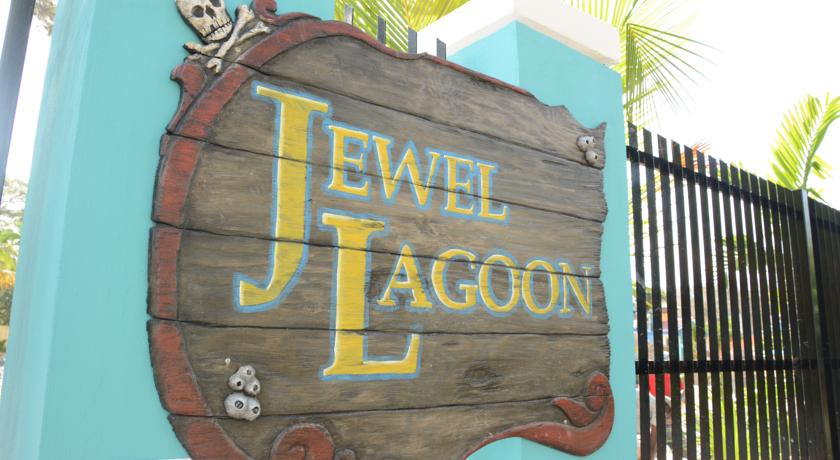 Jewel Runaway Bay Beach Resort & Waterpark