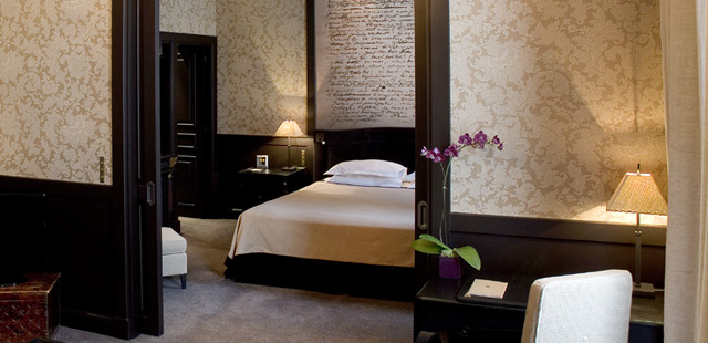 Le Pavillon De La Reine