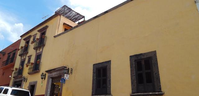 Casa Mia Suites Apartments