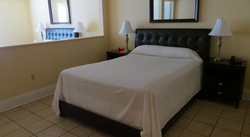 Naples Park Central Hotel