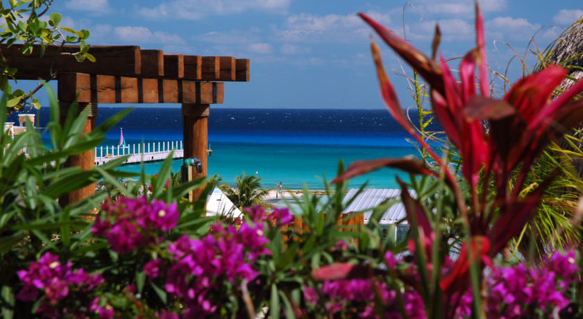 Maya Villa Condo Hotel & Beach Club