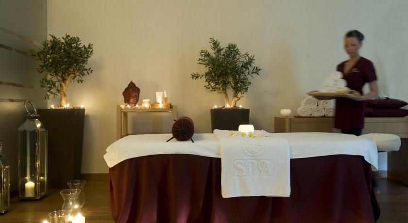 Constantinou Bros ??thena Royal Beach Hotel