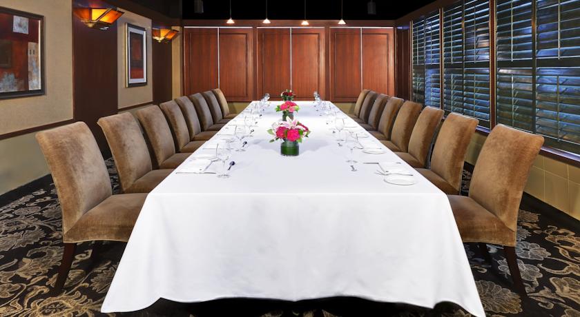 Sheraton Gateway Hotel in Toronto International Airport