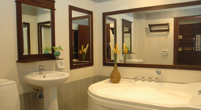 Malacca Straits Hotel