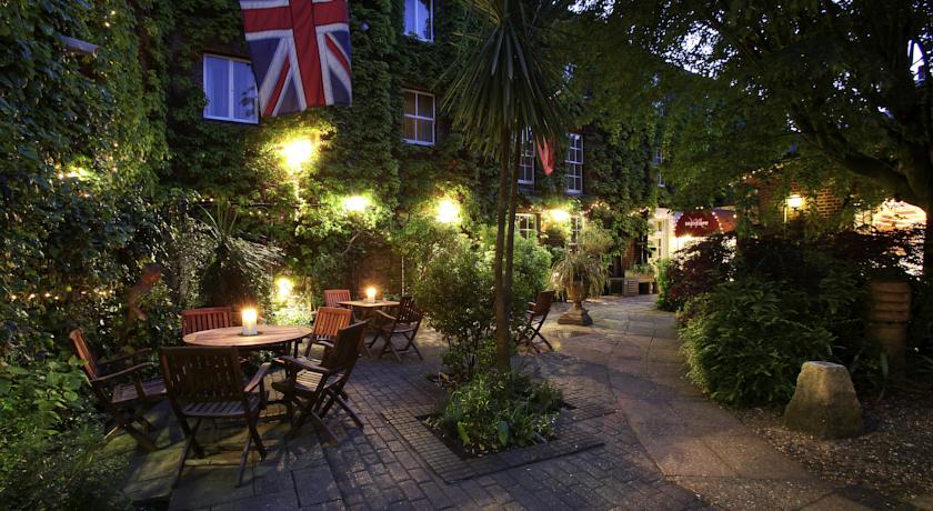 Mercure Salisbury White Hart Hotel & Apartments