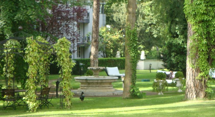 Schlosshotel Berlin By Patrick Hellmann