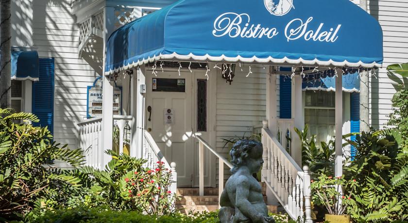 Olde Marco Island Inn & Suites