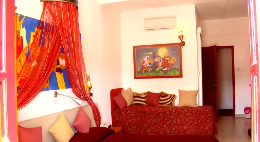 Kiniras Hotel & Restaurant