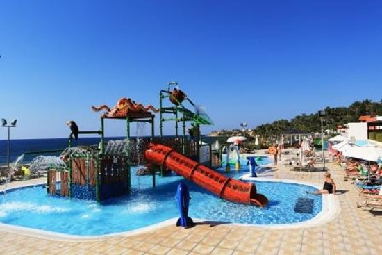 Kapetanios Aqua Resort