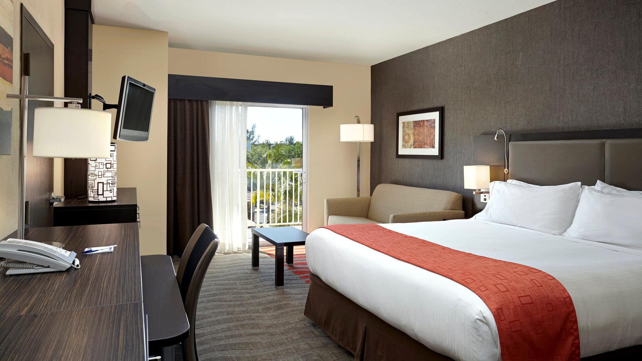 Holiday Inn Express & Suites Naples Downtown - 5th Avenue By IHG