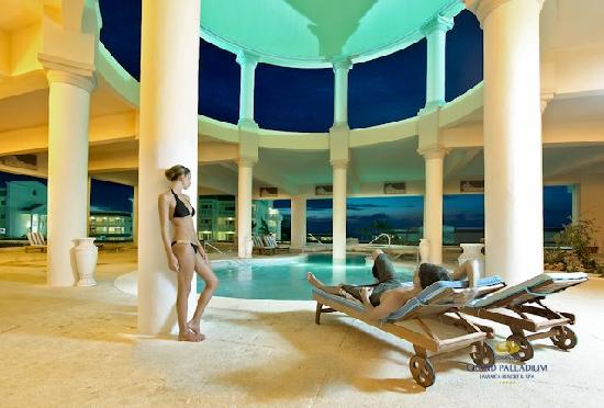 Grand Palladium Lady Hamilton Resort and Spa