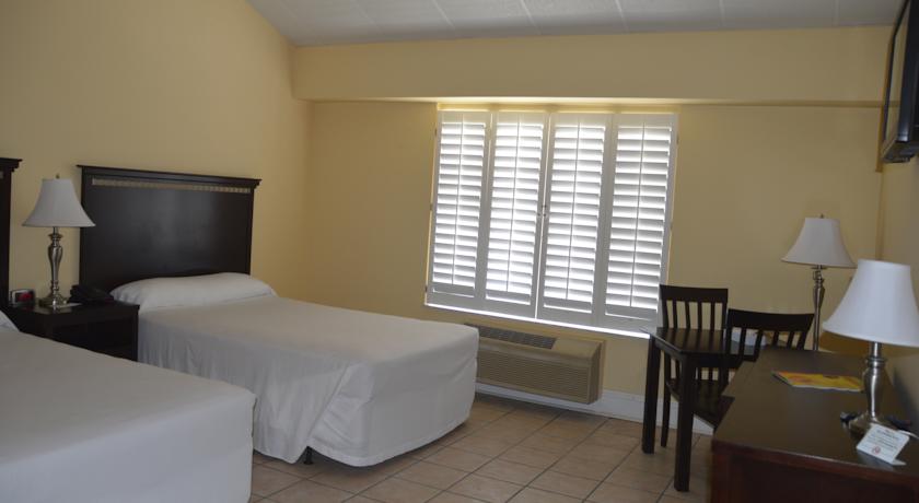 Naples Park Central Hotel