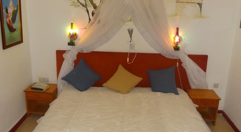 Kiniras Hotel & Restaurant