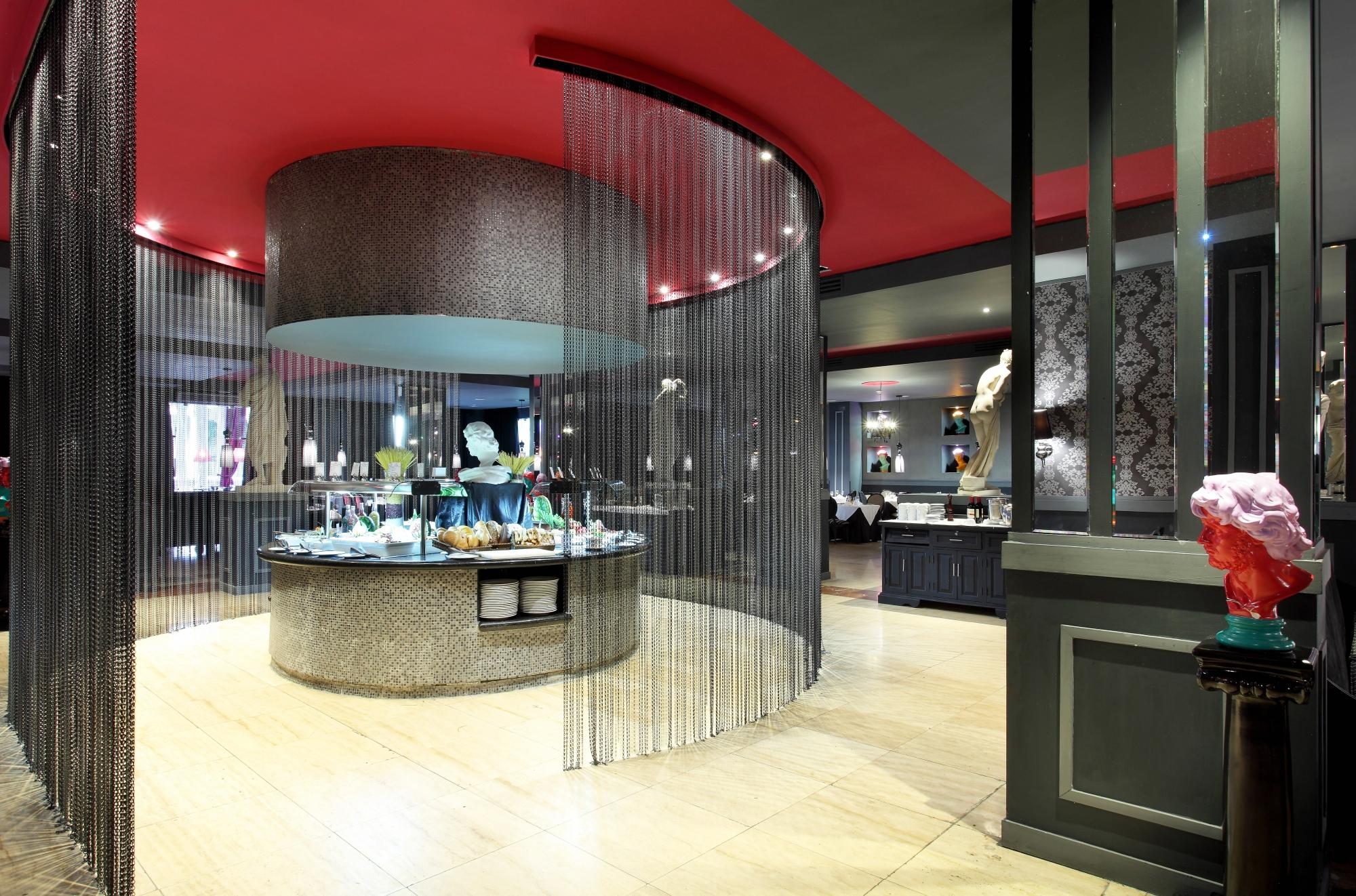 Grand Palladium Lady Hamilton Resort and Spa