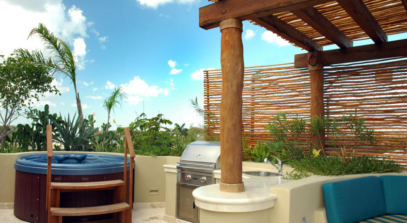 Maya Villa Condo Hotel & Beach Club