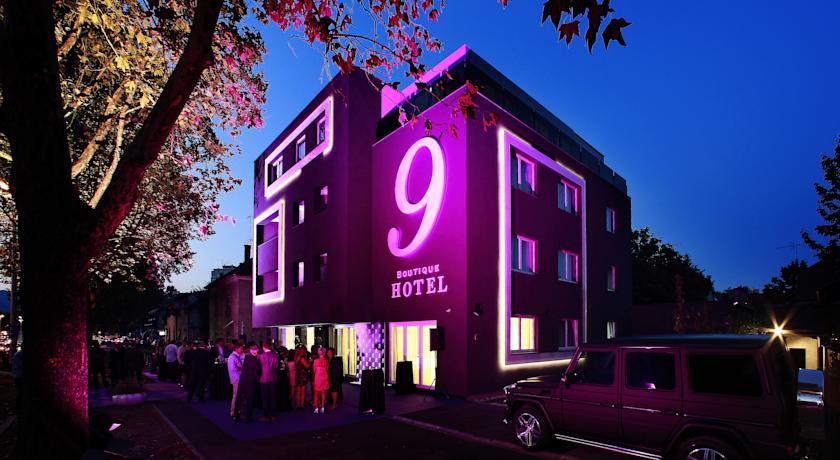 Hotel 9