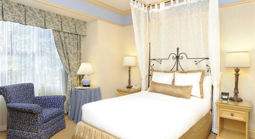 Old Mill Toronto Hotel