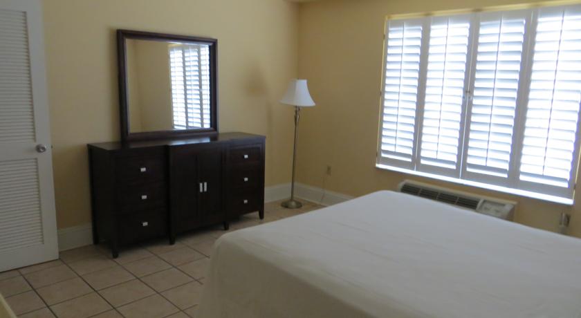 Naples Park Central Hotel