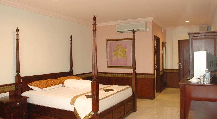 Malacca Straits Hotel