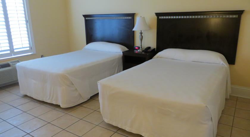 Naples Park Central Hotel