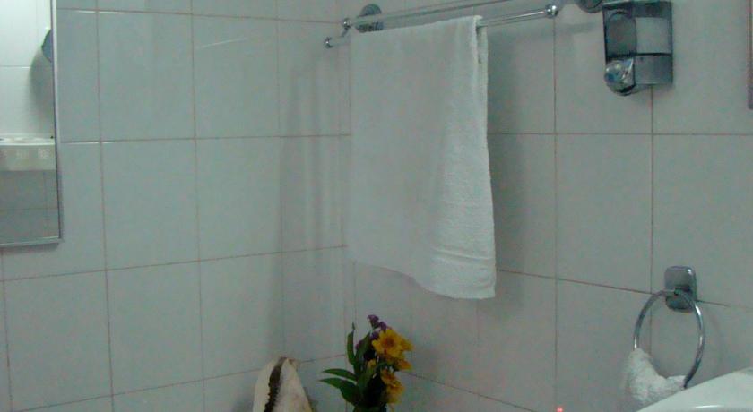 Kiniras Hotel & Restaurant