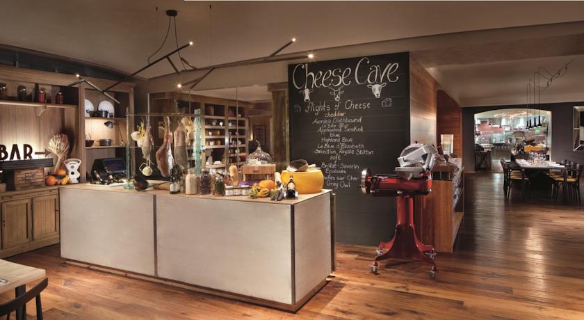 The Ritz-Carlton, Toronto